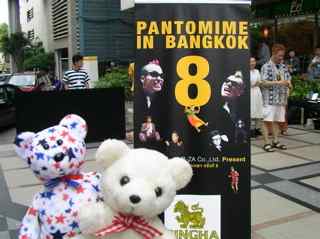 Pantomime in bangkok 8