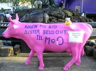 ピンクの牛