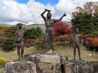 平和の誓い像